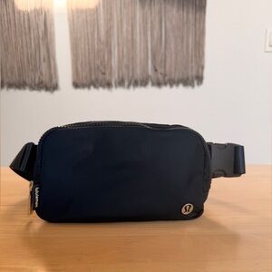 lululemon Navy Everywhere Belt Bag 1L